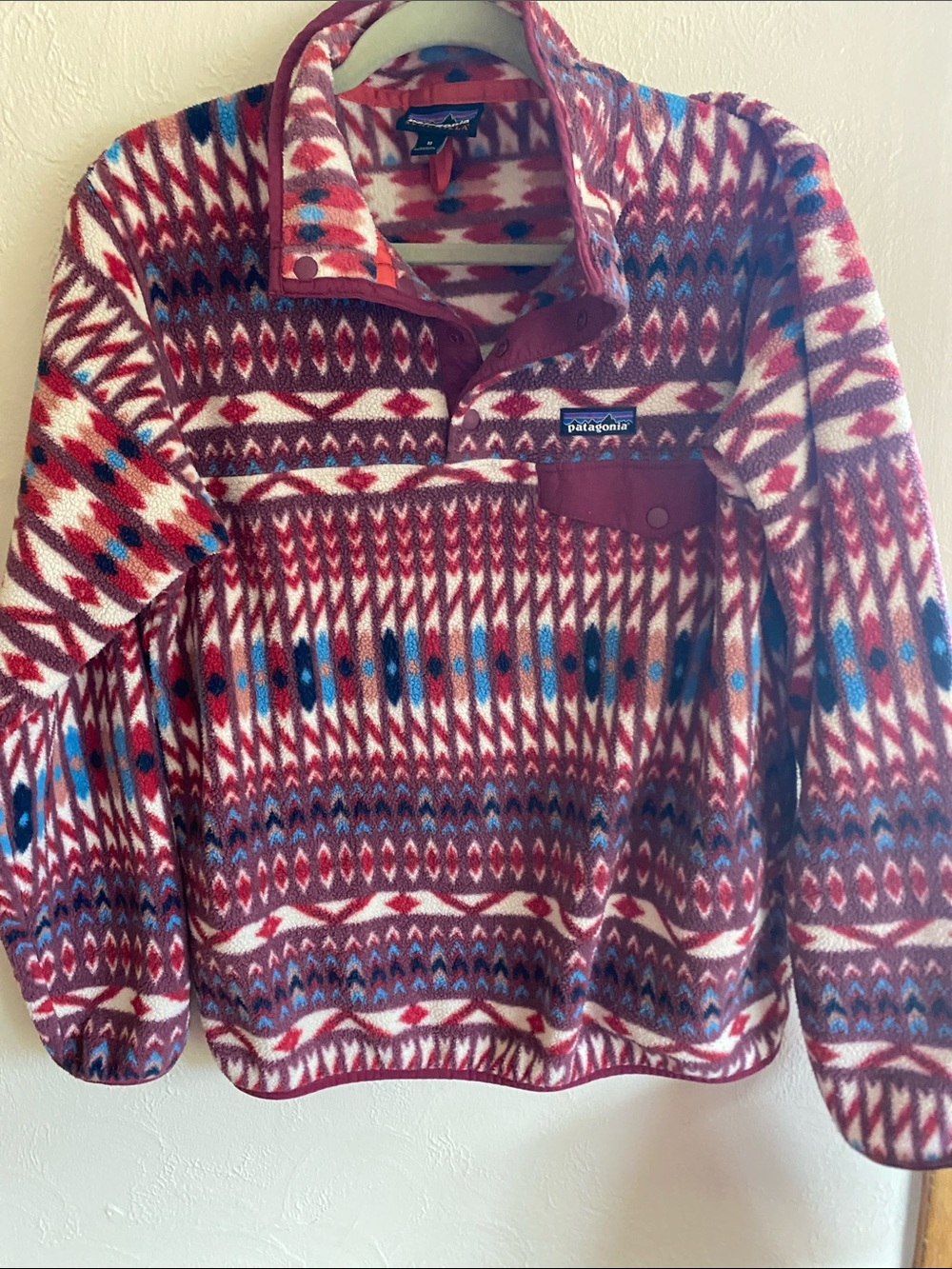Patagonia Synchilla Maroon, White & Blue Patterned Cowl Snap Fleece